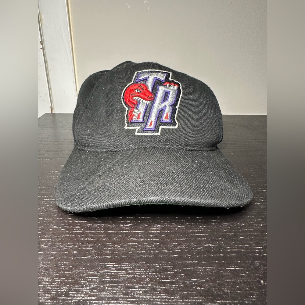 MITCHELL NESS X TORONTO RAPTORS - FITTED - HAT - SIZE 7 & 3/8 - BLACK & GREEN